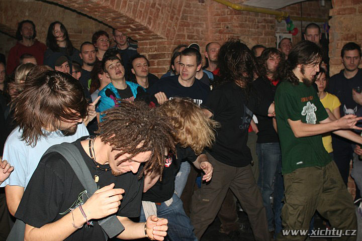 Un Cri Bleu, Negero, Made By The Fire