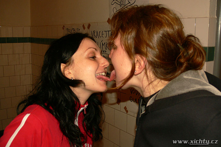 Valhala Pacifists(UK), Kneel Buchanan(UK) + support