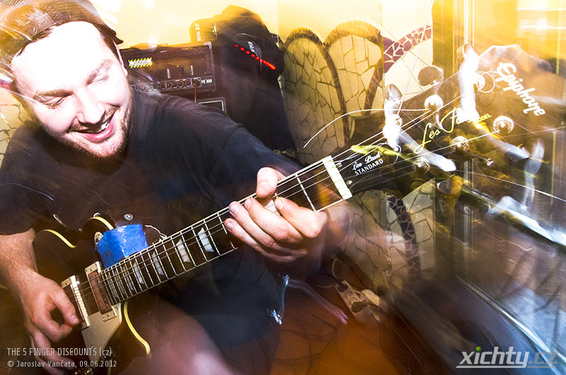 The 5 Finger Discounts 2012 / Praha