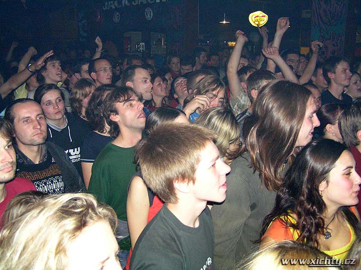 Mňága a Žďorp, 4 Dohody, Mezi námi